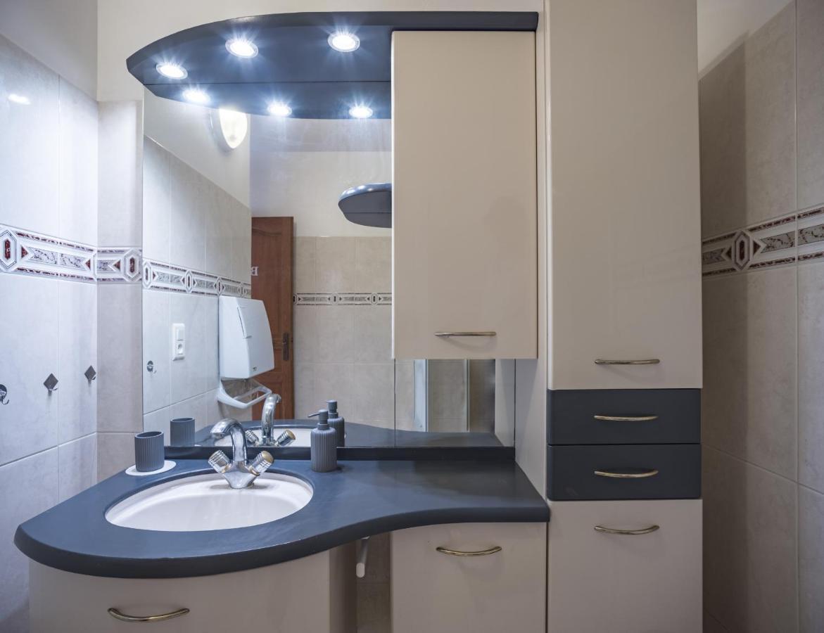 Le Logis De L'Arc - 5Min Hypercentre - Max 6 Personnes Apartment Troyes Ngoại thất bức ảnh